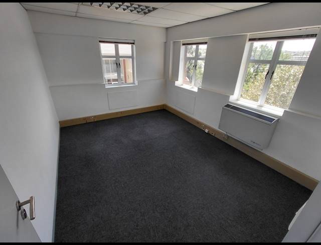 111M² OFFICE TO LET IN FOURWAYS